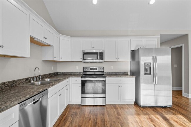 Building Photo - Pristine 3 Bed 2 Bath Home in Dalton