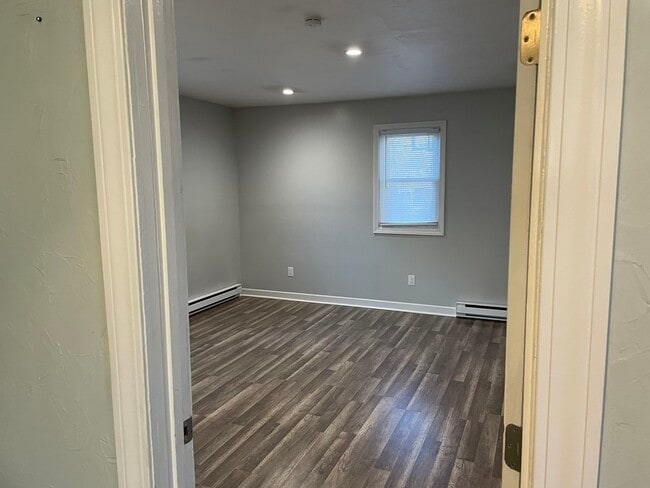 Building Photo - 14 Hartford Ave E