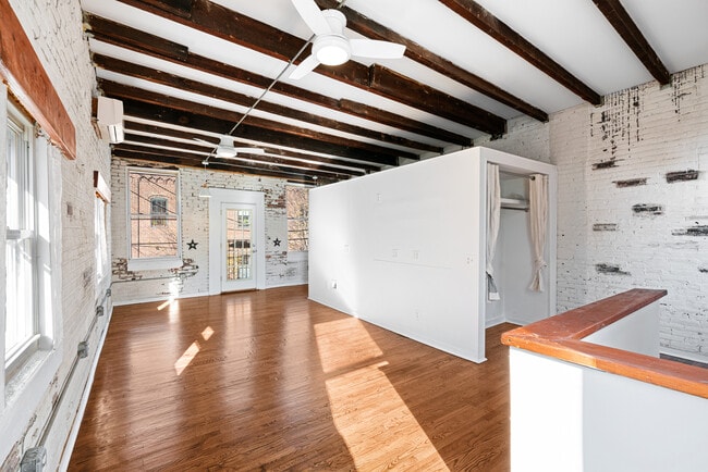 Building Photo - 116 Turner St