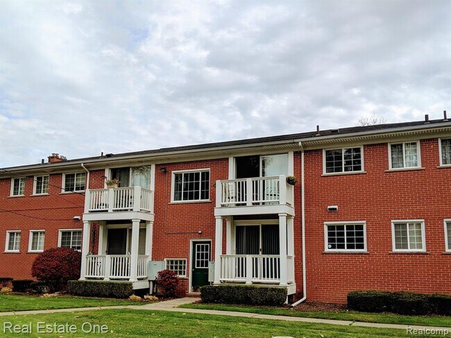 Building Photo - 463 N Eton St