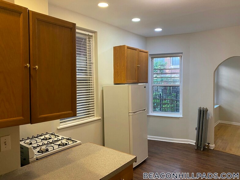 Building Photo - 70 Joy St