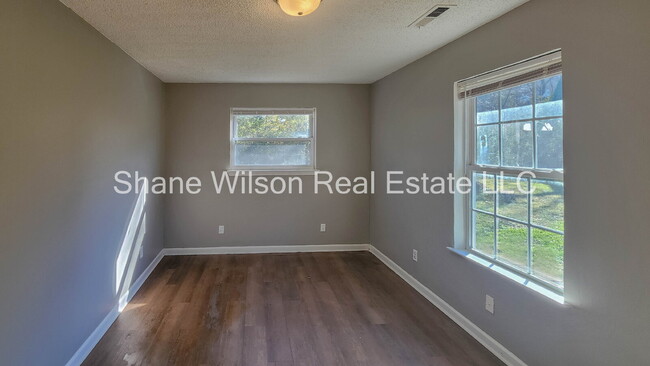 Building Photo - Charming 3-Bedroom 1 Bath with 1050 Sq. Ft. of Cozy Living in Chattanooga!