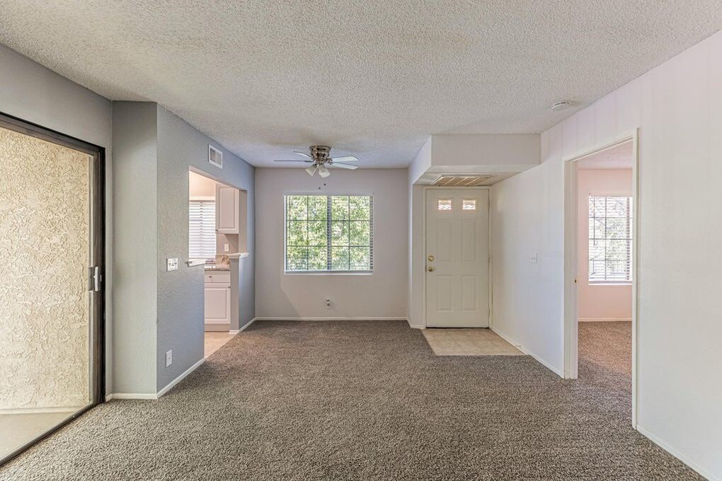 Building Photo - 2554 Olive Dr