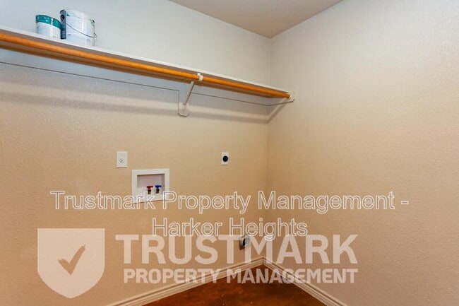 Building Photo - 101 Kings Ct