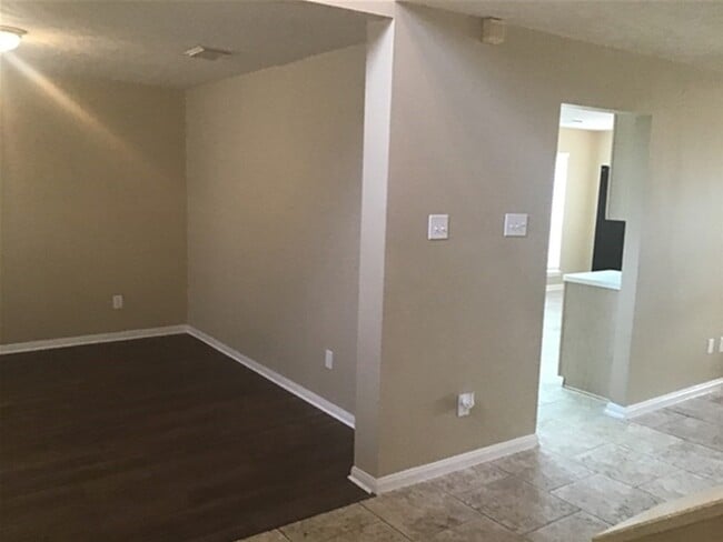 Building Photo - 1043 Leadenhall Cir