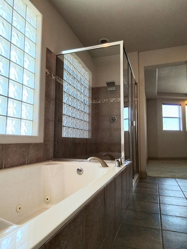 Building Photo - High Desert Home