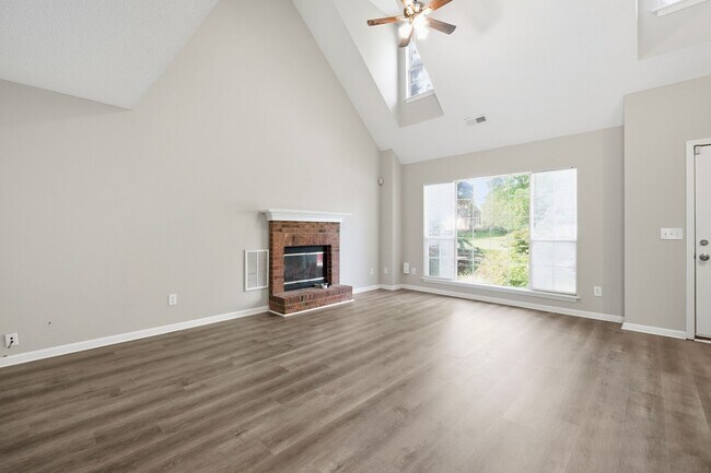 Building Photo - 3378 Chadbury Dr NW