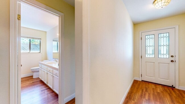 Building Photo - Well Maintain West Side Single Story 3 bedroom 2 bathroom home with 2 car garage