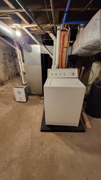 Washer - 1803 8th St