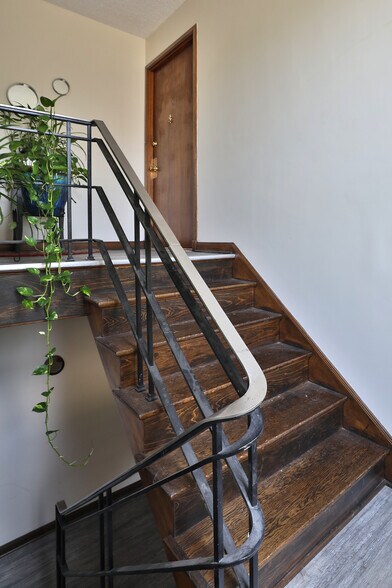 Building Photo - 3248 Indianola Ave