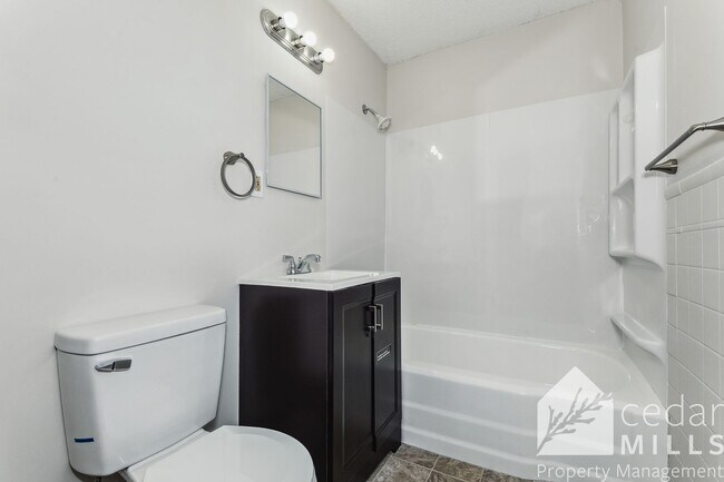 Building Photo - Remodeled Duplex Conveniently Located Near WSU!