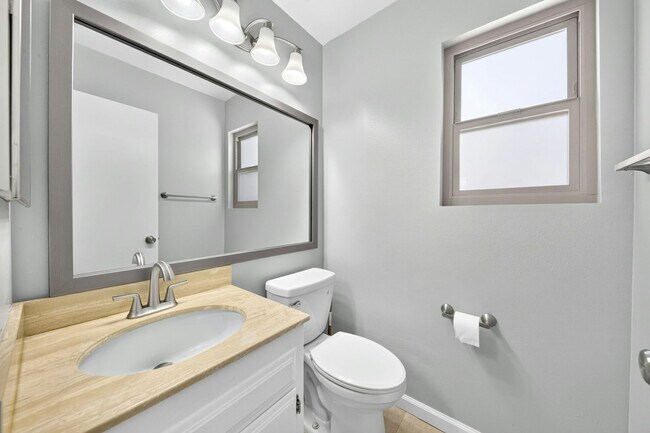 Building Photo - 28147 Queensbridge Rd
