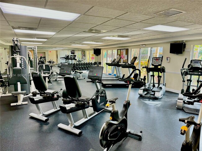 Building Photo - 151 NE 16th Ave