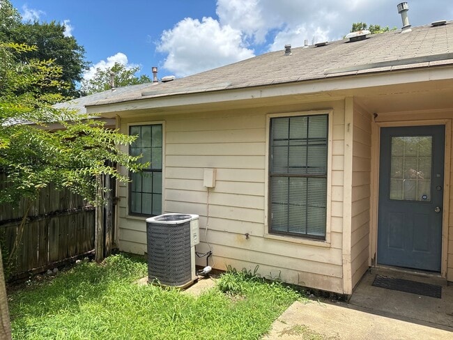 Building Photo - 5764 Worchester Ct
