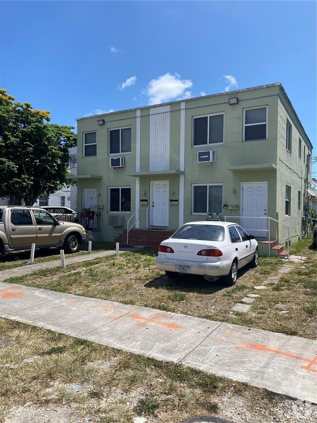 Building Photo - 711 SW 21st Ave