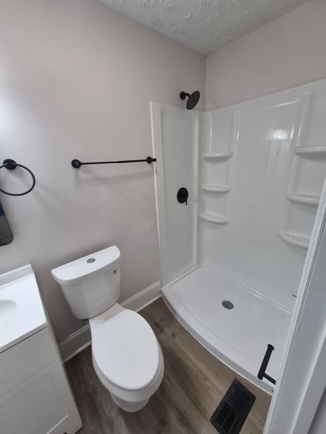 Building Photo - Newly Renovated 2-Bedroom in Elsmere – Off-Street Parking & W/D Hookups