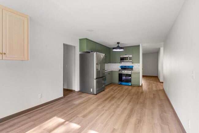 Building Photo - Fully remodeled 3 Bedroom - Available Now