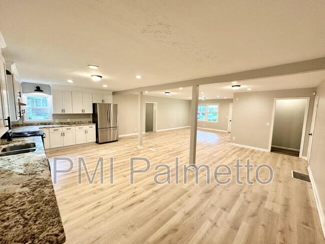 Building Photo - 948 Wateree Blvd
