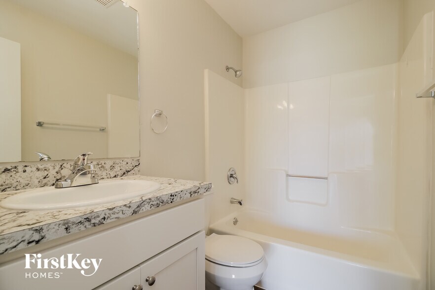 Building Photo - 2416 Lackland Dr