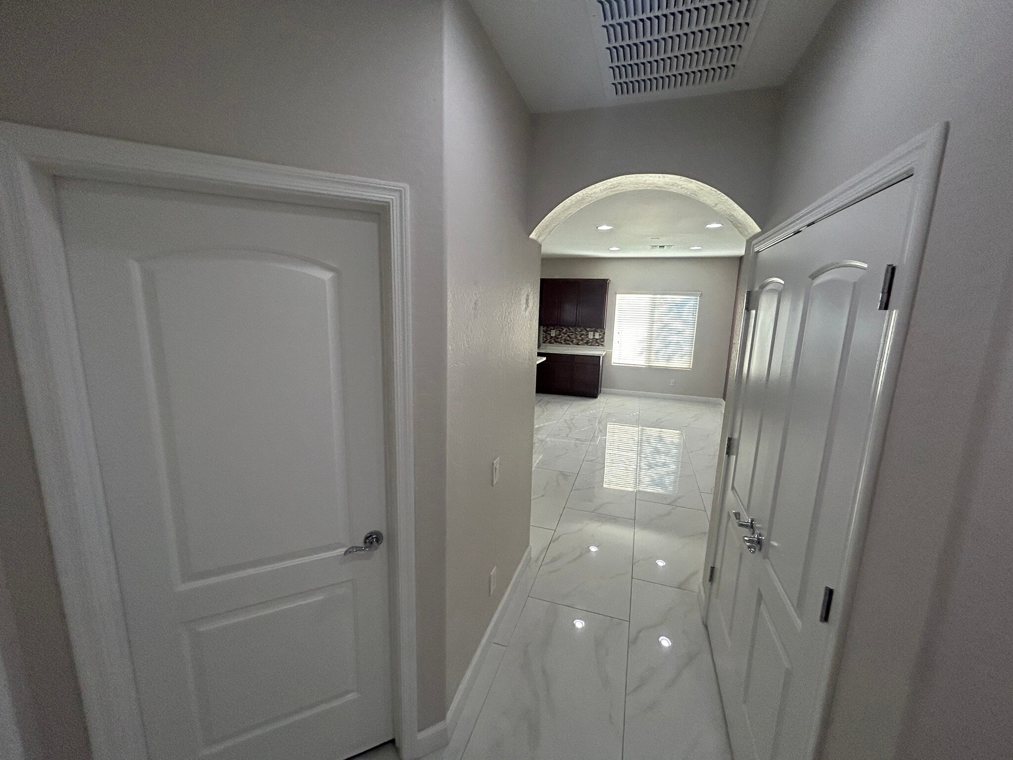 Building Photo - 10765 W Avenida del Rey