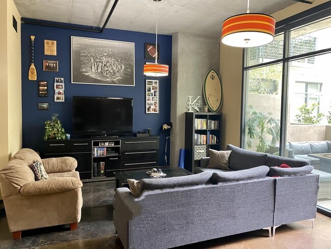 Building Photo - 1050 Island Ave