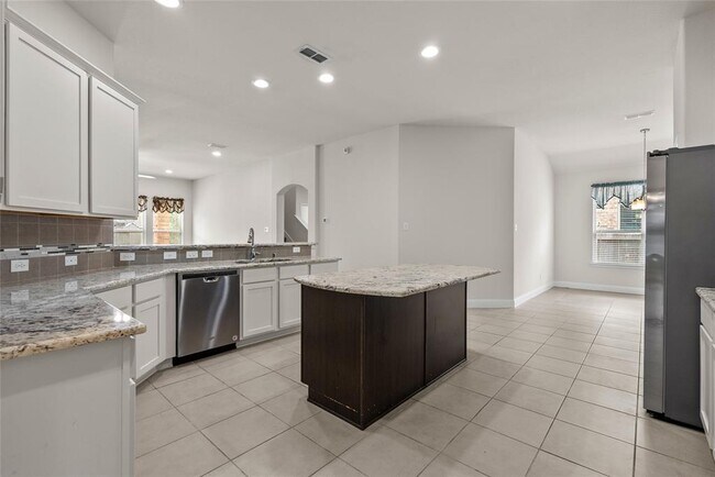 Building Photo - 3622 Pasteur Ln