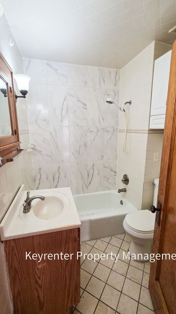 Building Photo - 1418 N 27th St