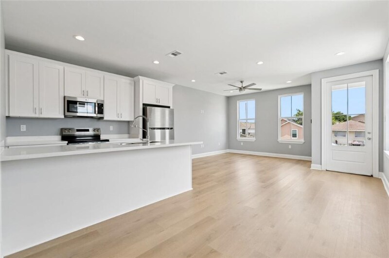 Building Photo - 1222-1224 St Denis St