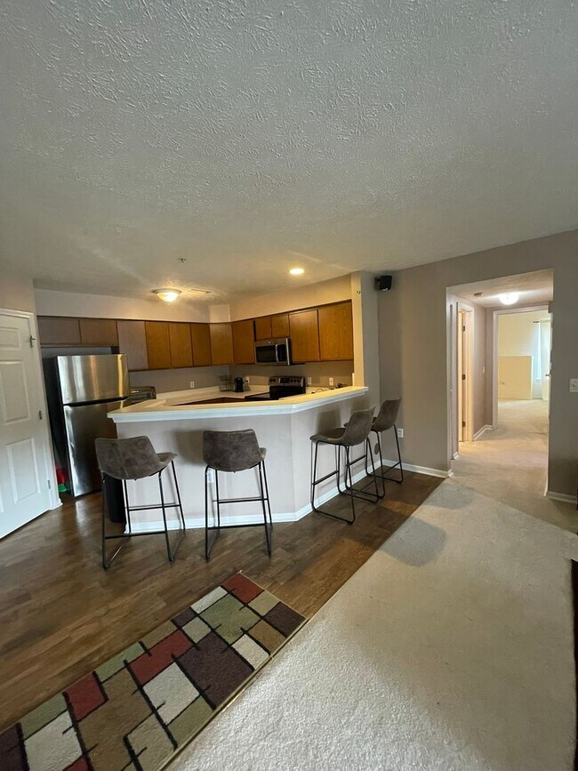 Building Photo - 2 Bed + Office Condo | Pool, Garage & Flexible Move-In