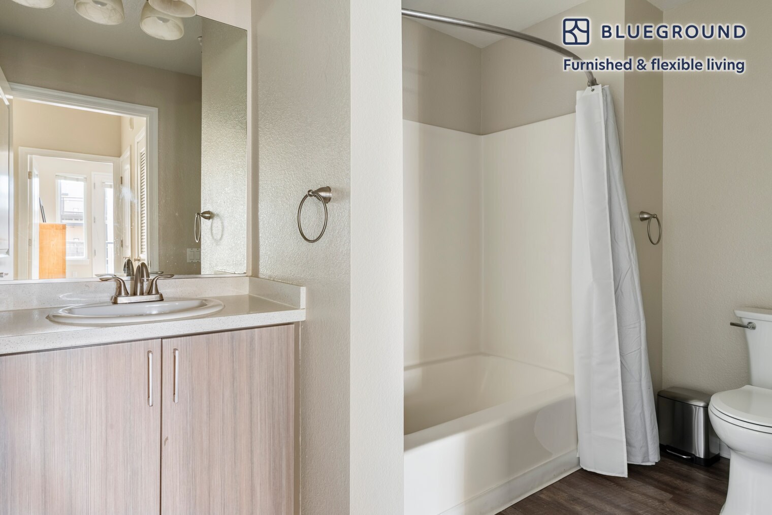 Building Photo - 5684 Bay St