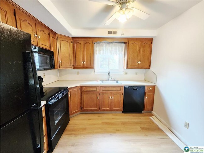 Building Photo - 4501 N Hedgerow Dr