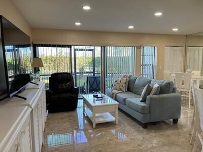 Building Photo - 1605 S US Hwy 1