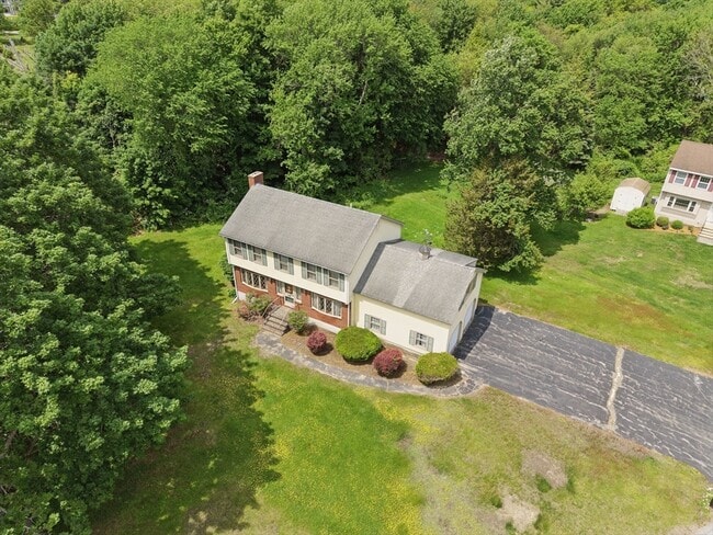 Building Photo - 2 Fairview Dr
