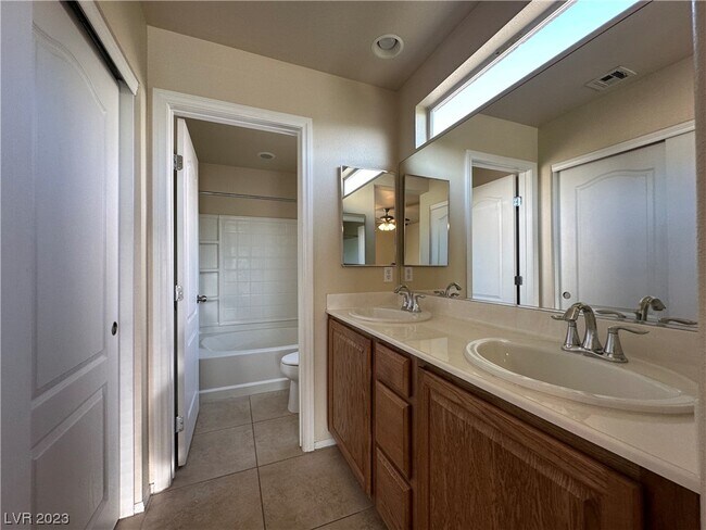 Building Photo - 10434 Amber Night St