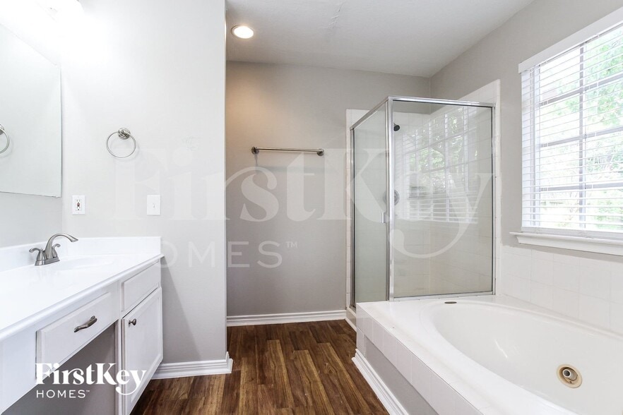 Building Photo - 5003 Maple Brook Ln