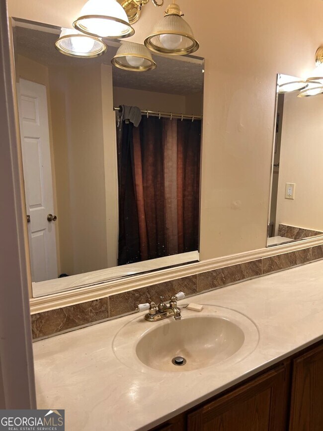 Building Photo - 4262 Parkview Ct