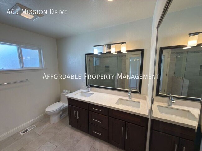 Building Photo - 465 Mission Dr