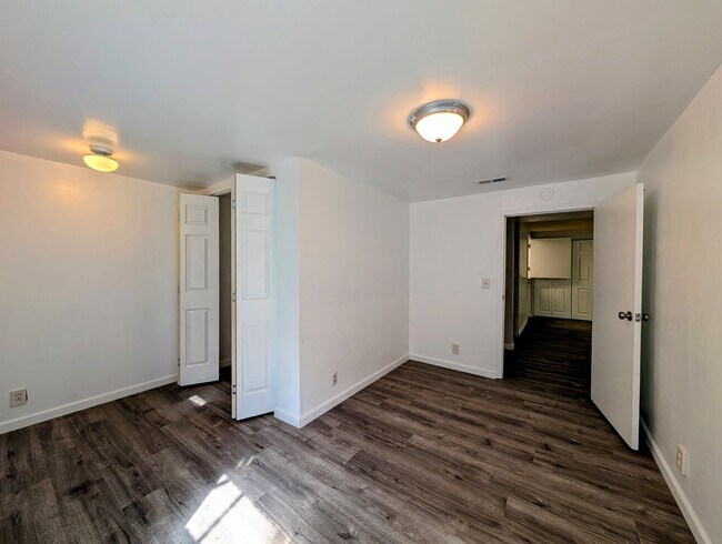 Building Photo - Low maintenance 3 bedroom!
