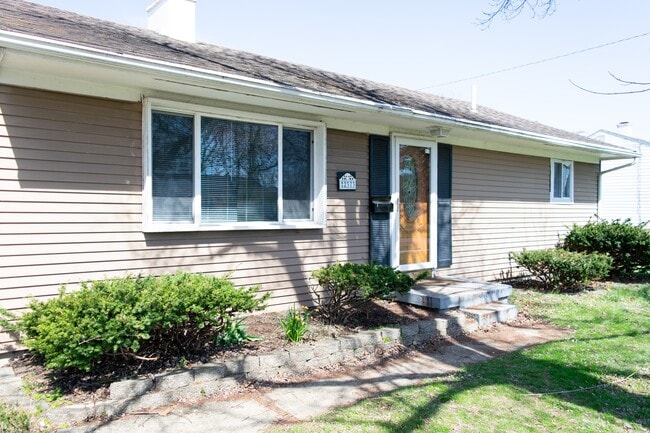 Building Photo - 2373 Vale Dr