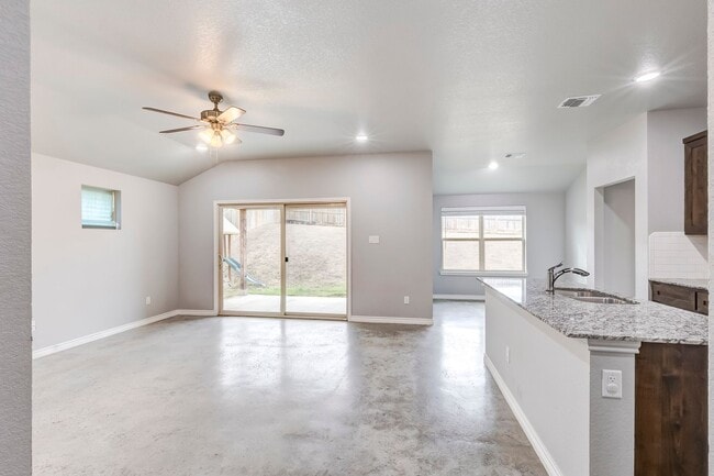 Building Photo - 1733 Dryden Ave