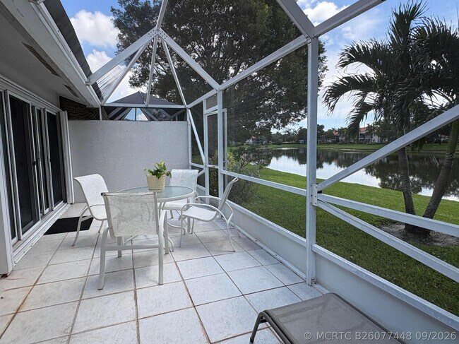 Building Photo - 7702 Majestic Palm Dr