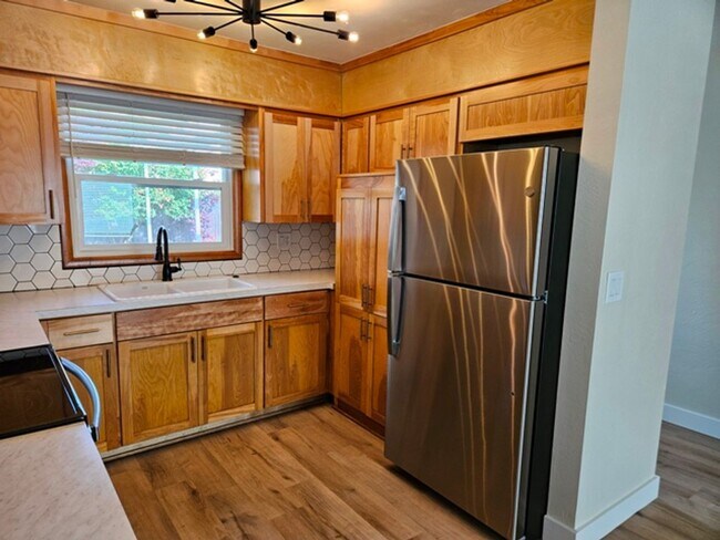 Building Photo - 3Bd/1Ba Single Story Home - For viewing!