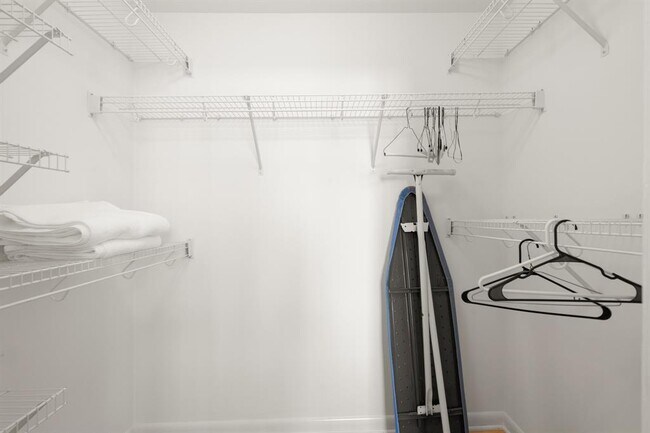 Building Photo - 54 Rainey St