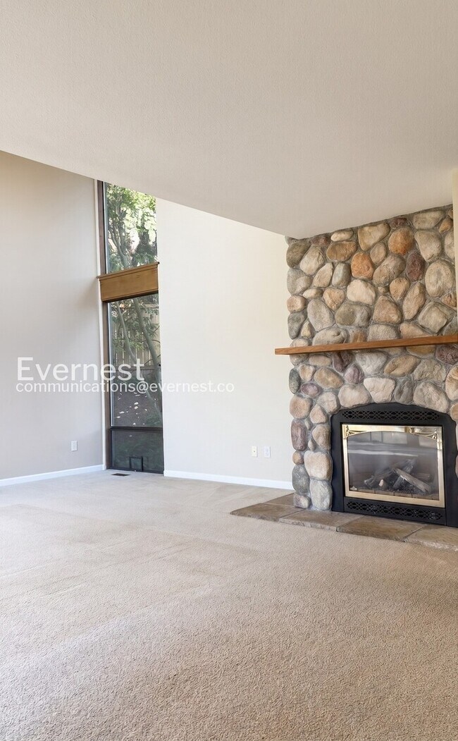 Building Photo - 4-Bed/2.5-Bath Home/ Voucher Accepted/ Available Soon!
