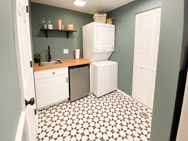 Building Photo - 13957 Palmer House Way