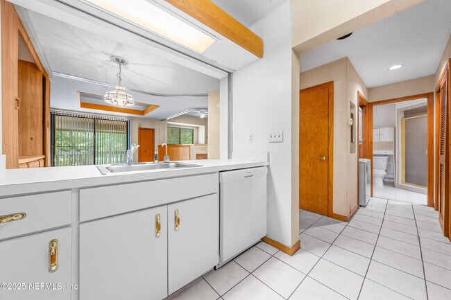 Building Photo - 2930 Ravines Rd