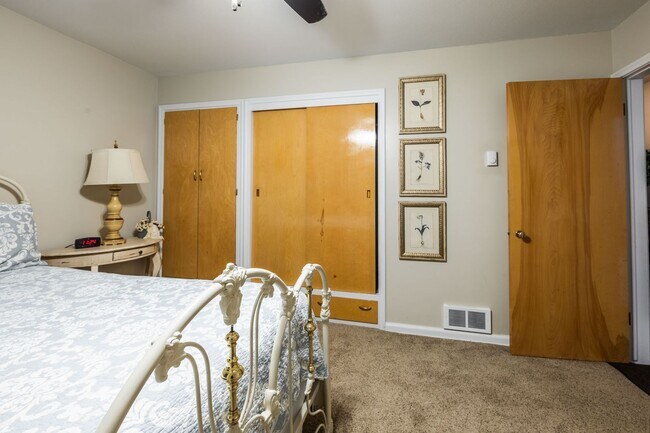 Building Photo - Your Fully Furnished 3 Bed 2 Bath Home Awaits Immediate Move-In!