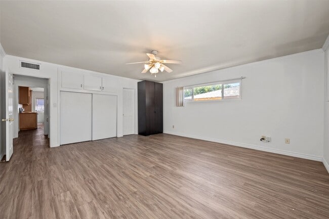 Building Photo - Oversized detached garage!