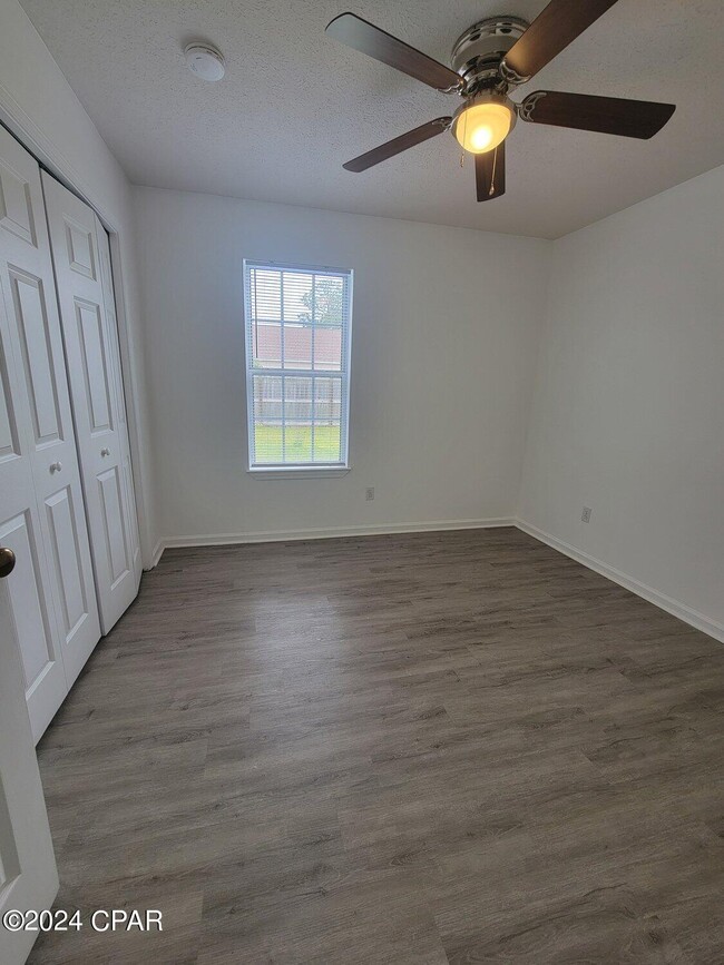 Building Photo - 1609 Vecuna Cir