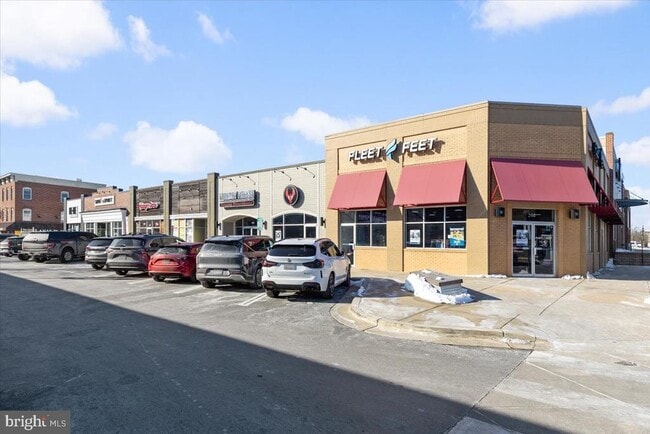 Building Photo - 174 Chevy Chase St